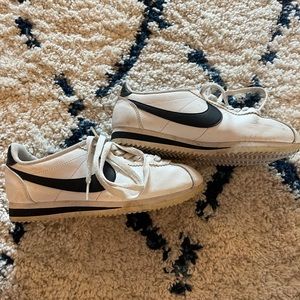 White Nike cortez